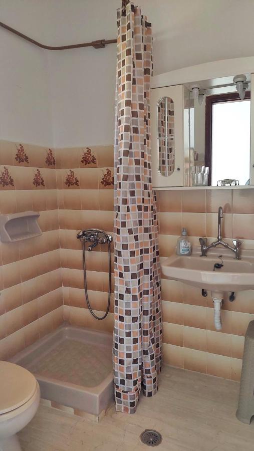 Hellmann Apartments Afión エクステリア 写真
