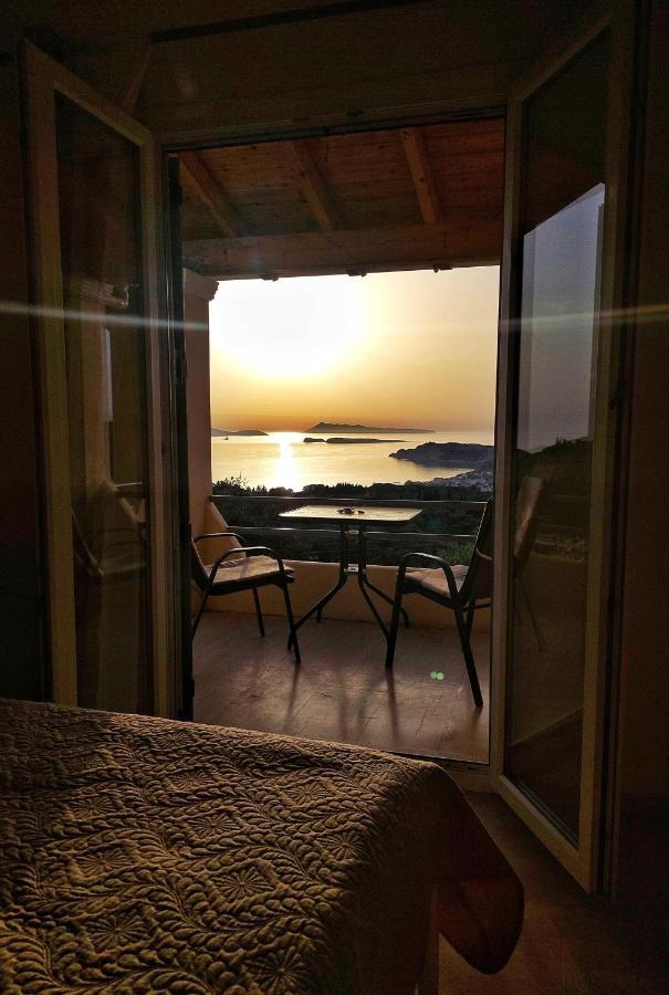 Hellmann Apartments Afión エクステリア 写真